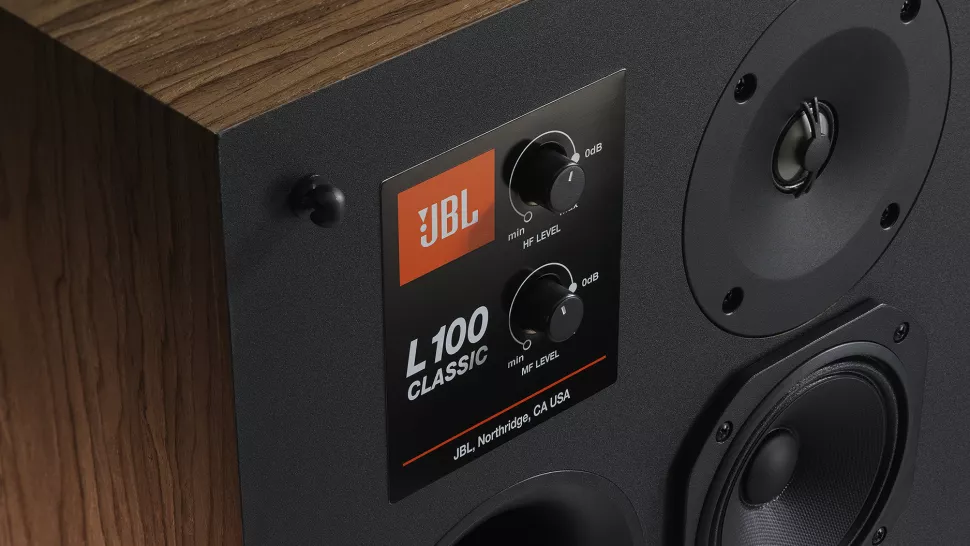 JBL L100 Close Up