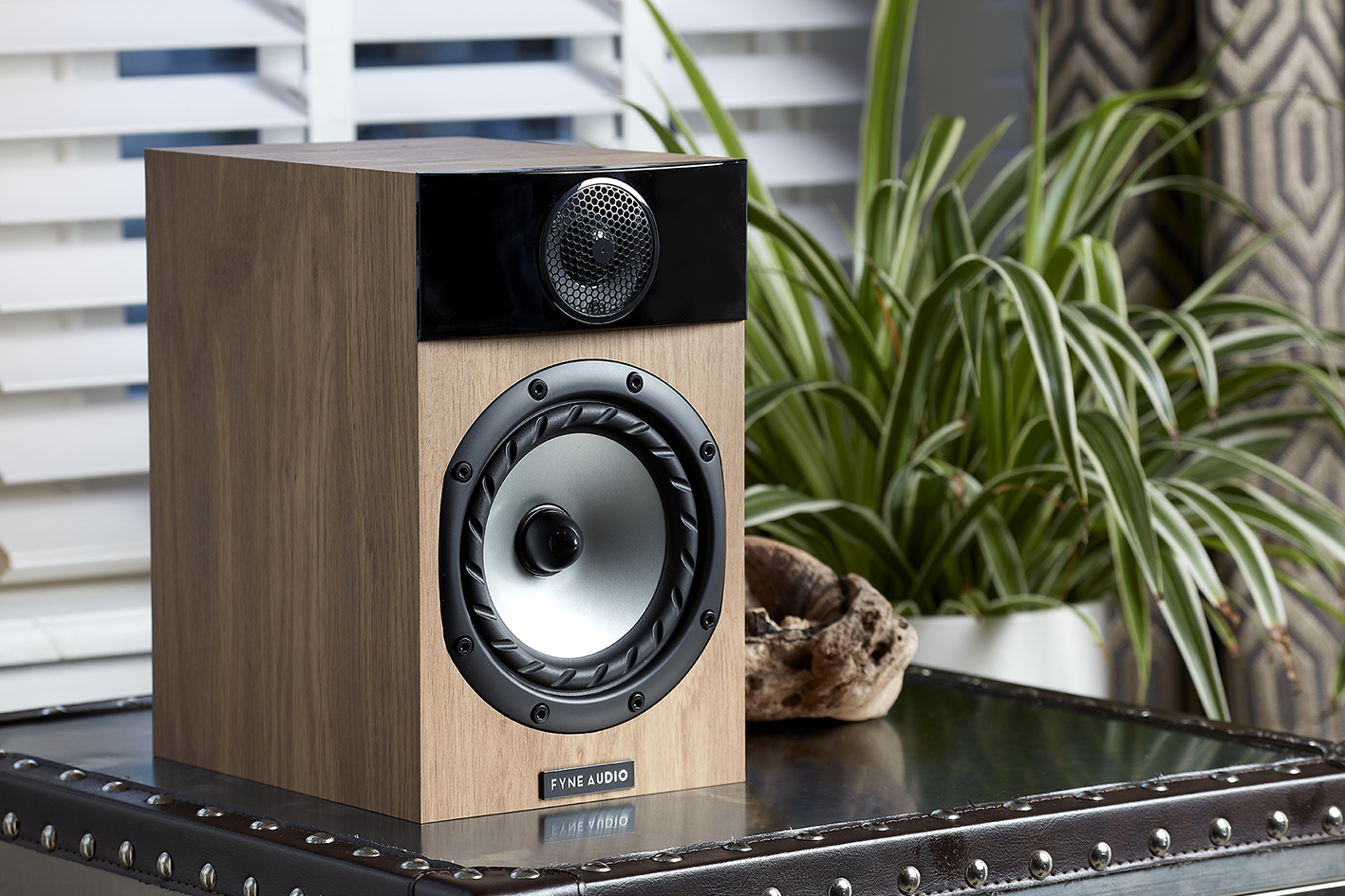 F300-Lifestyle-LightOak-GrilleOff