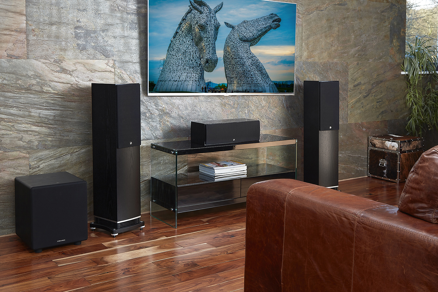 F501_F3-Lifestyle-HomeTheatre-BlackOak-GrilleOn