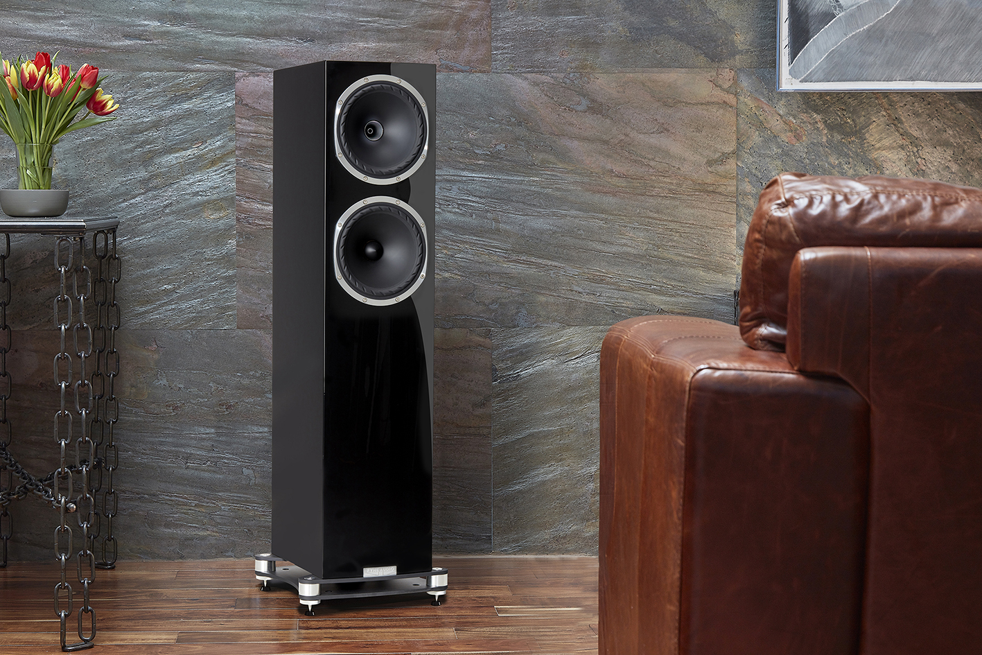 F502SP-Lifestyle-PianoGlossBlack-Goff