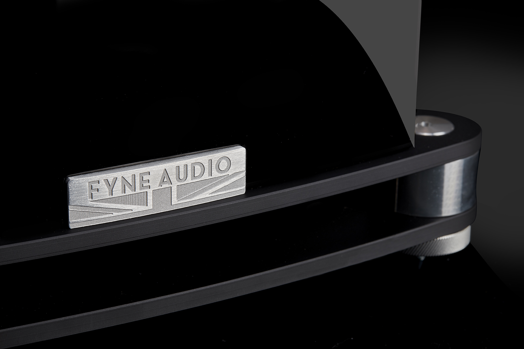 F502SP-badgeandplinth