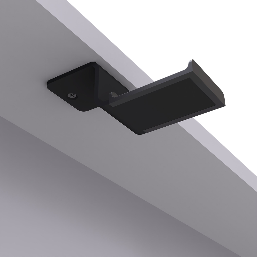 HH_IMG07_UnderDesk