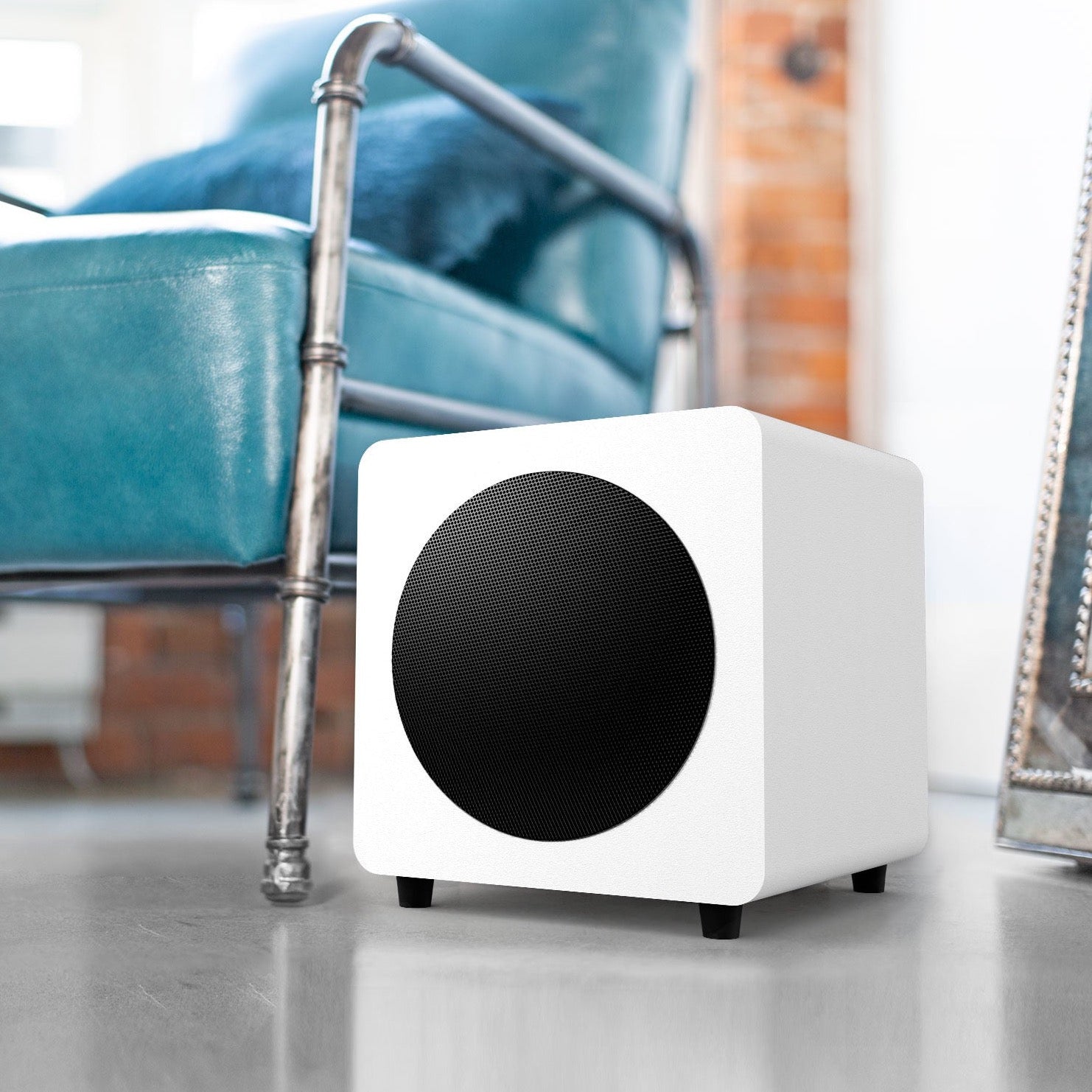 SUB8VMW_Lifestyle_Bluechair_subwoofer.jpg