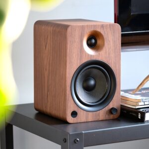 YU6WALNUT_IMG08_Lifestyle3_Square.jpg
