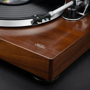 Music_Hall_Classic_0007_Music_Hall_Classic_Turntable_Walnut_Detail_1
