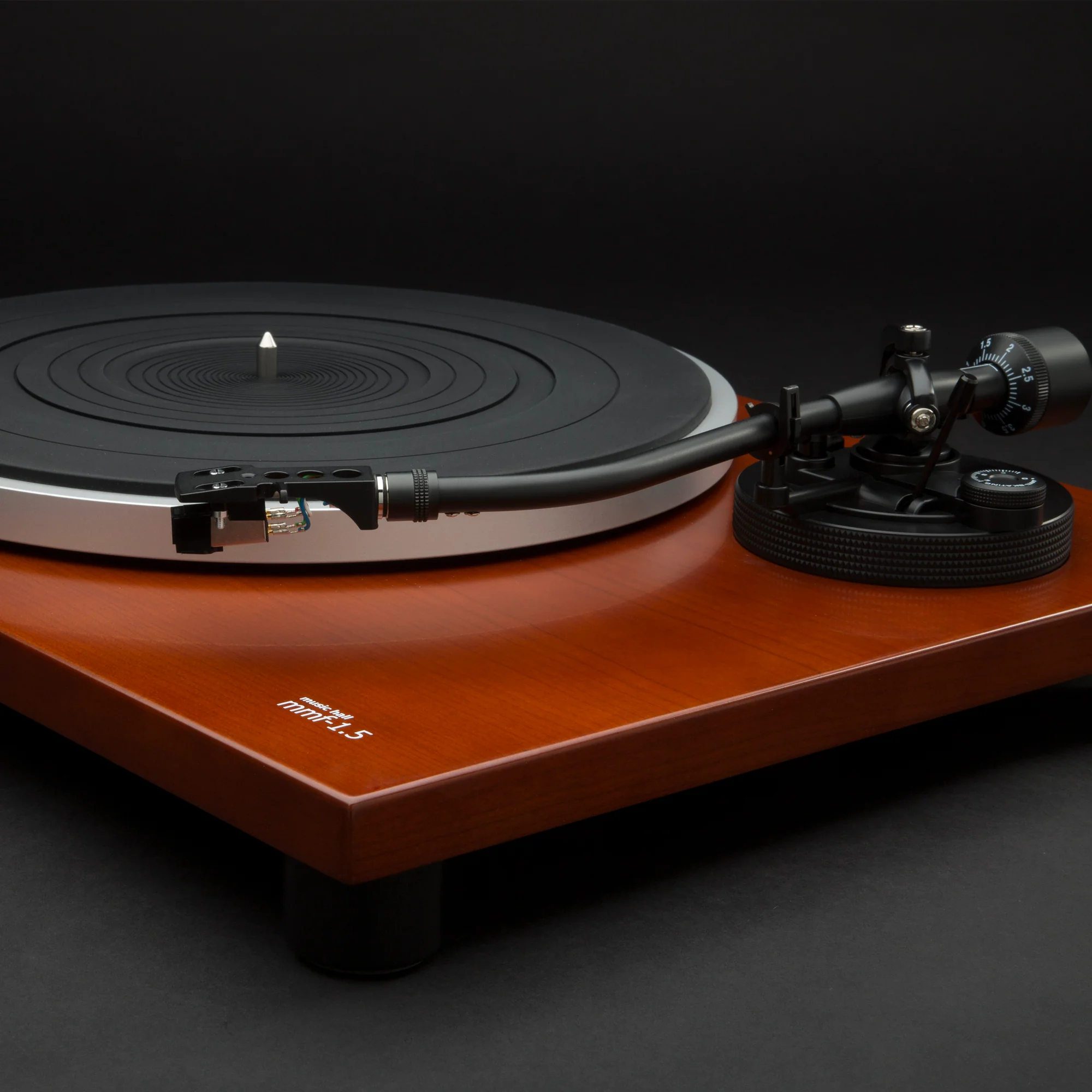 Music_Hall_MMF_1_5_0006_Music_Hall_MMF_1_5_Turntable_Detail