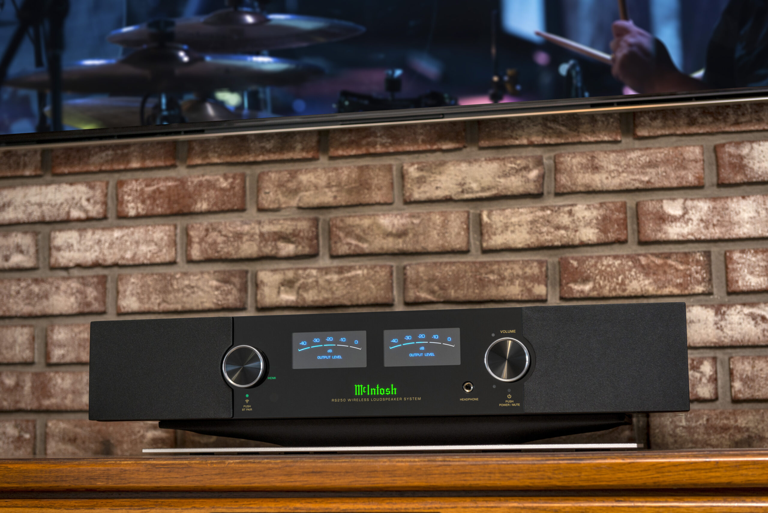 RS250 Lifestyle TV hi res