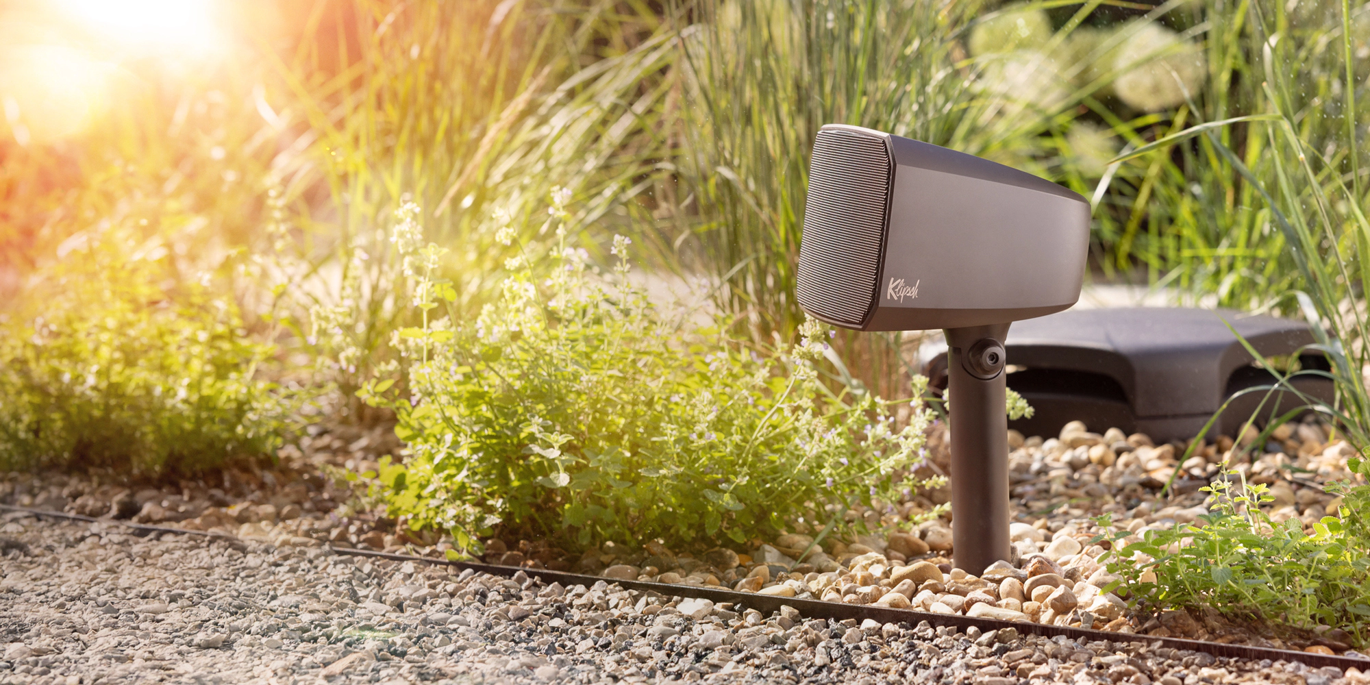 Klipsch-Courtyard-Satellite-speaker-and-sub-in-sunshine-Animation-A-whttxt_2000x1000
