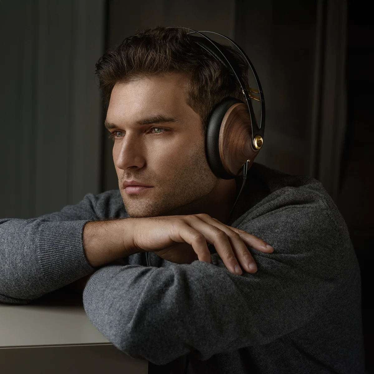 Meze-Audio-99-Classics-V2-headphone-04